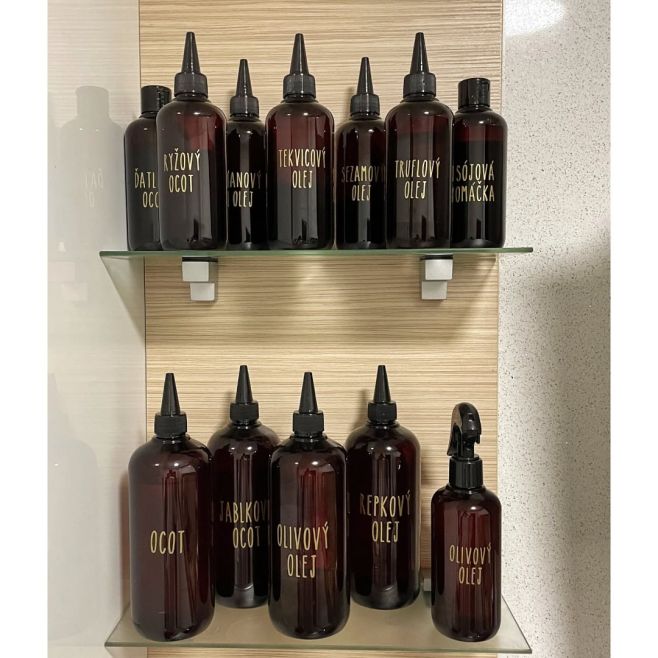 Co vás napadlo jako první? Lahvičky v kadeřnictví? To hned naskakuje při pohledu na tuhle fotku mě :) ale jen se podívejte...